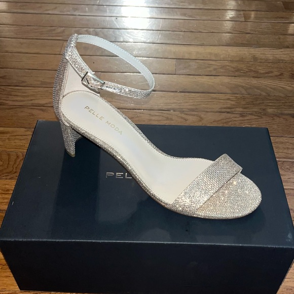 Pelle Moda Monroe Sandals Platinum Gold Glitter Women’s Size 8 Curved High Heel - Picture 2 of 13